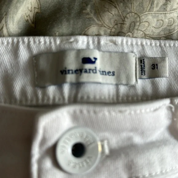 Vineyard Vines Outlet white denim frayed hem shorts sz31 -worn once! - Picture 2 of 2